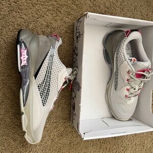 Puma X Flagship Cell Dome NYC Low Mens Shoes Gray Violet 374397-01
NEW Size 10.5